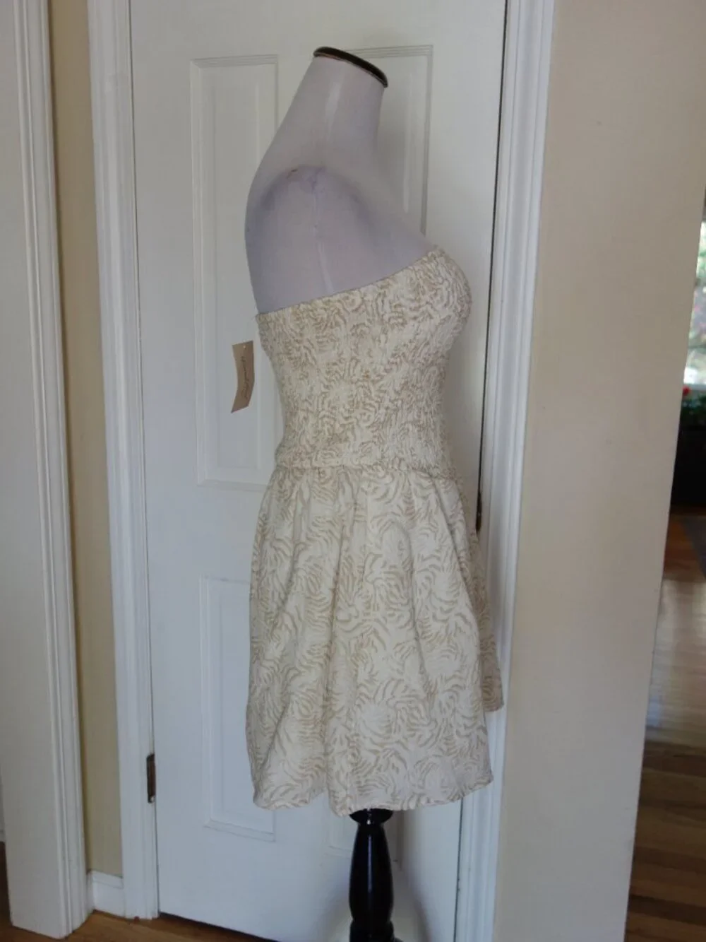 NWT UNIVERSAL THREAD Strapless Smocked Mini Dress – Cream Shell – Med - Picture 4 of 8